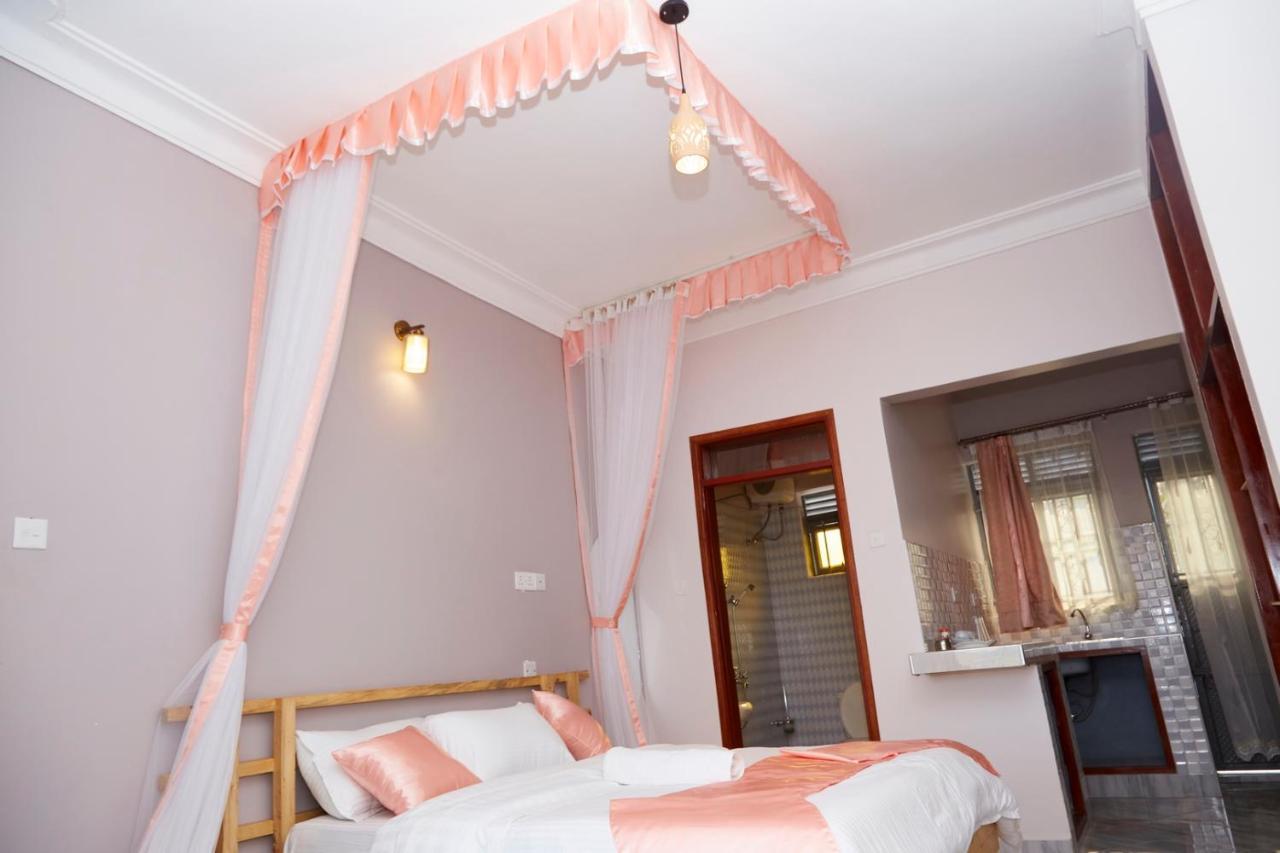 Westway Luxury Suites Mbarara ภายนอก รูปภาพ