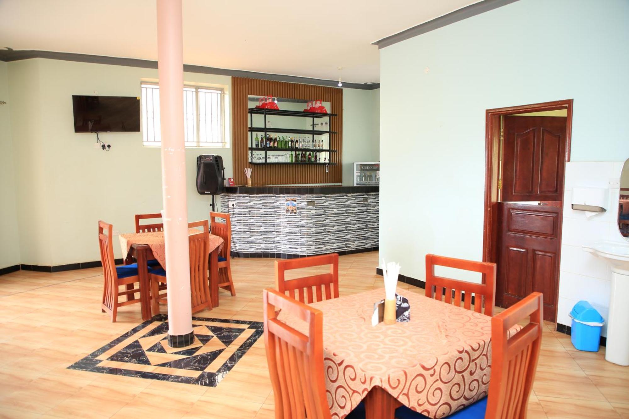 Westway Luxury Suites Mbarara ภายนอก รูปภาพ